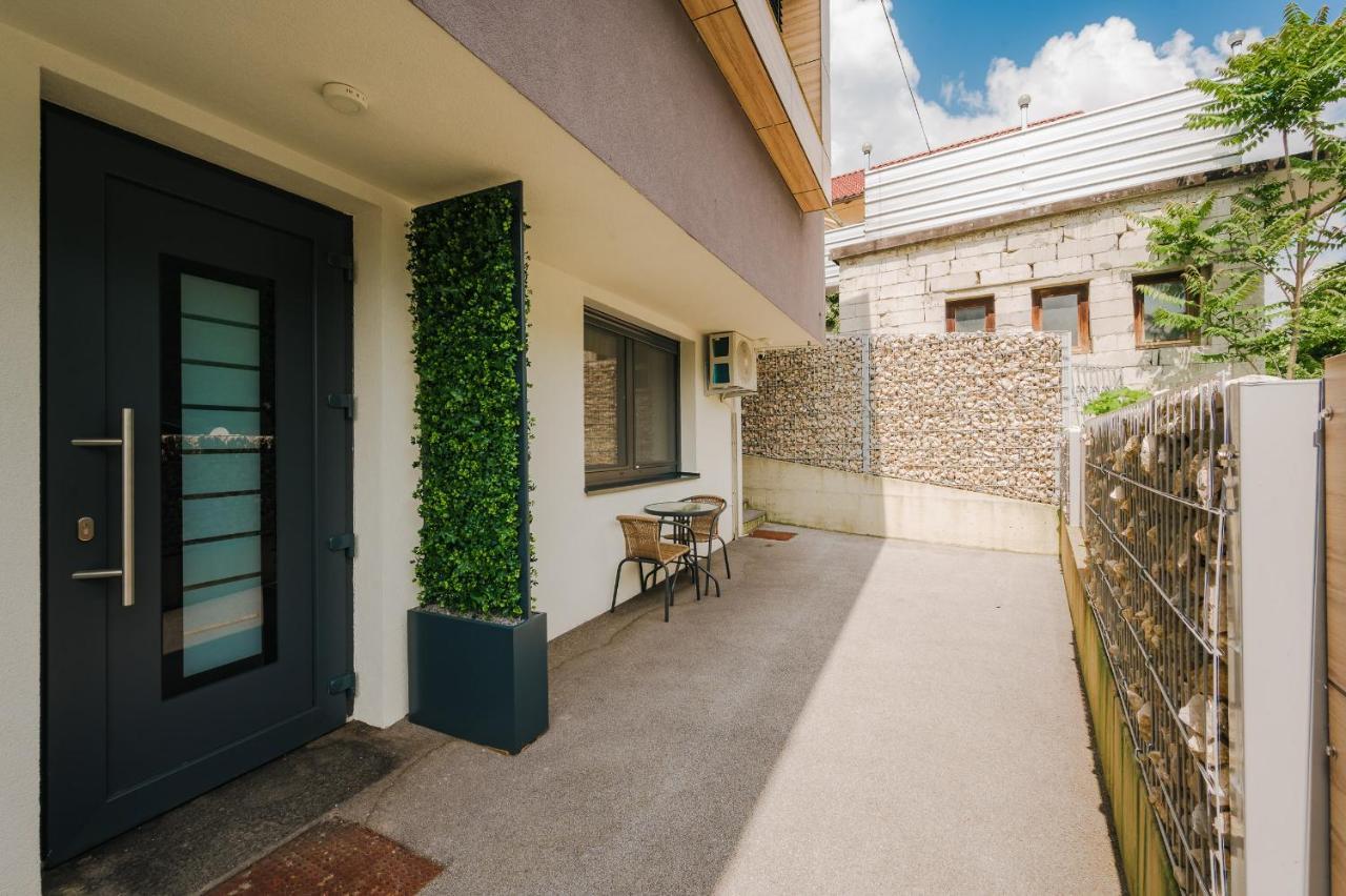 Apartments Gros Radece Exterior photo